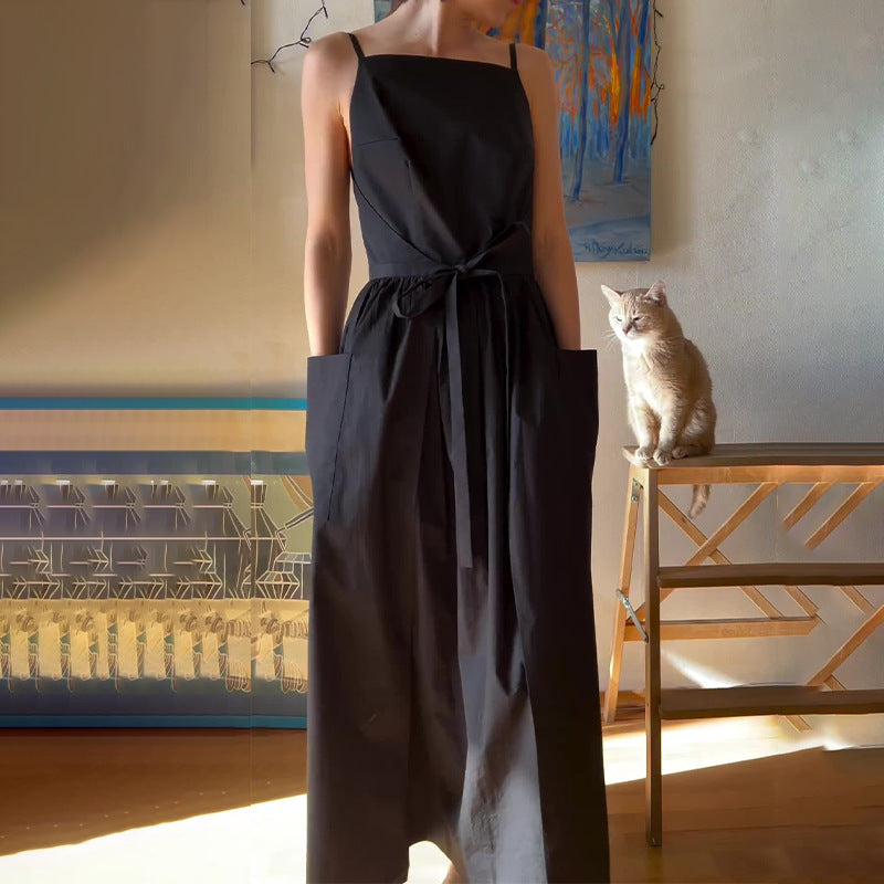 One-piece halter dress with square neck and waist