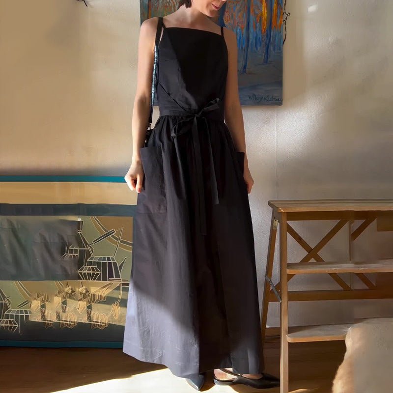 One-piece halter dress with square neck and waist