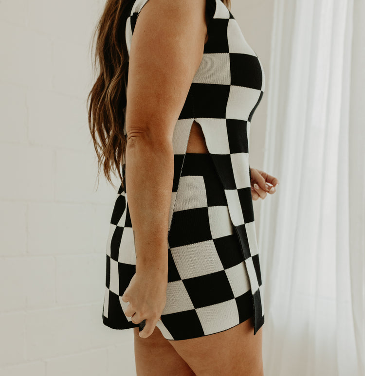 Black and white checkerboard set