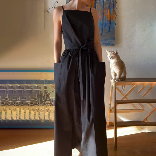 One-piece halter dress with square neck and waist