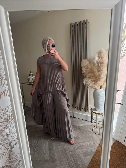 Pleated flowing two-piece suit