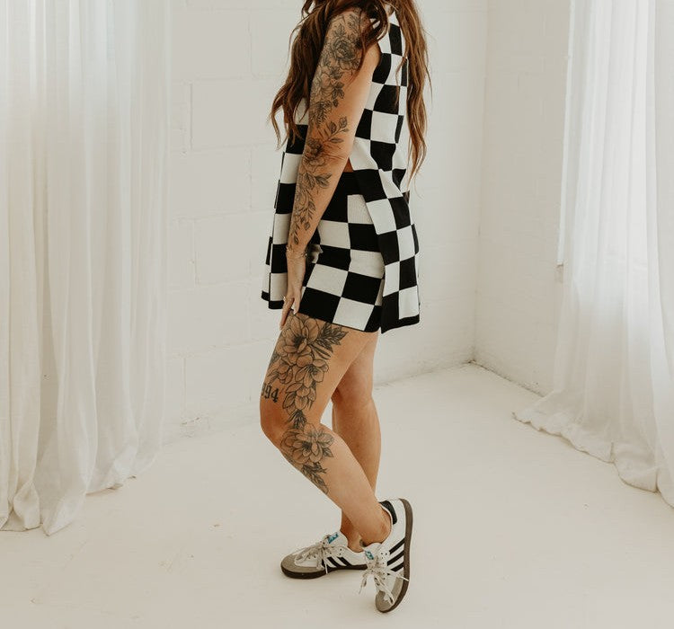 Black and white checkerboard set