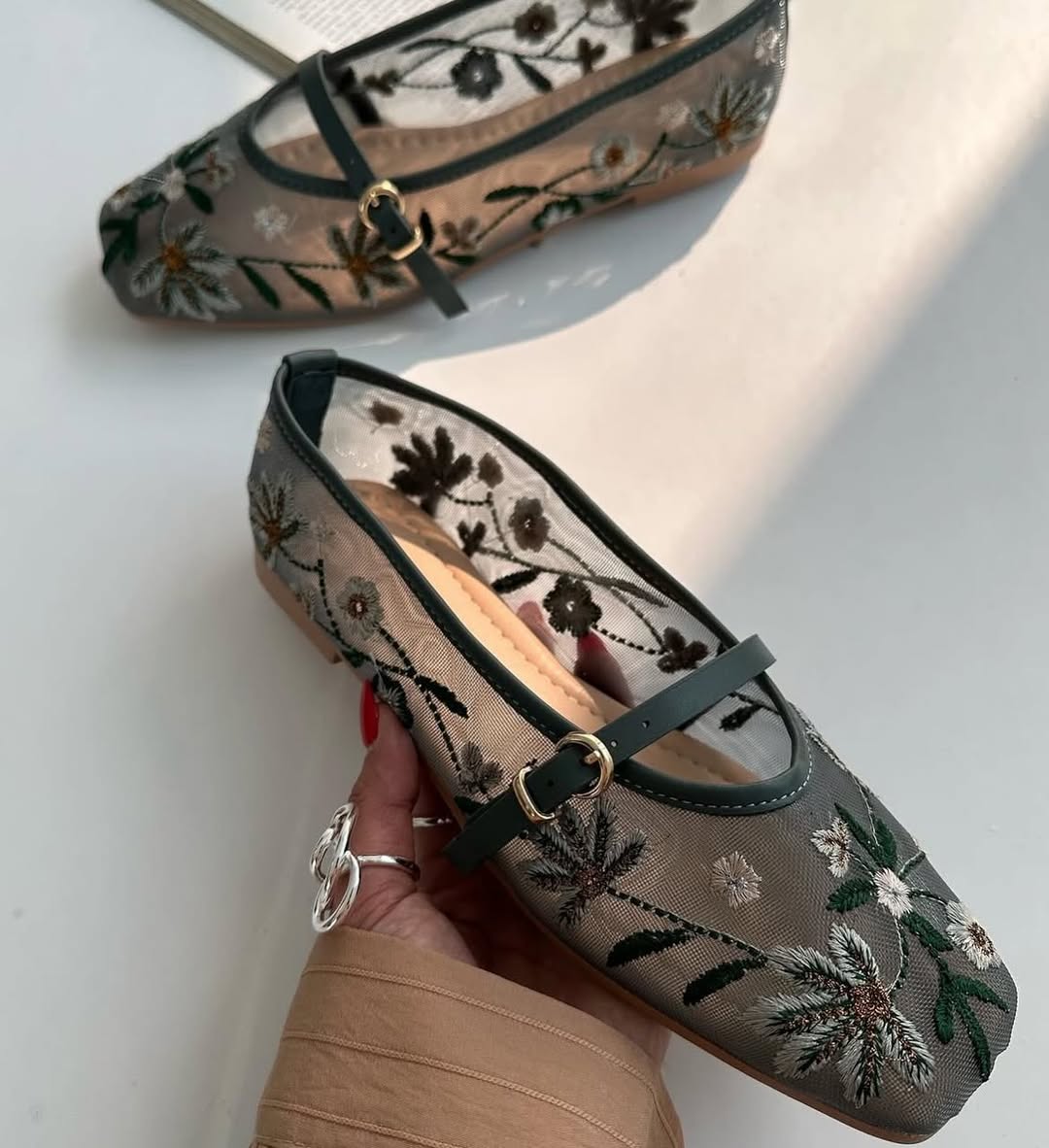 Flower embroidered mesh ballerinas
