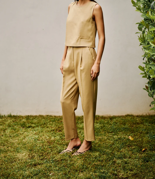 High waist carrot fit trousers