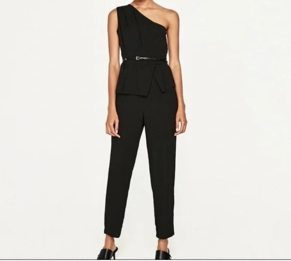 Off-shoulder vest and trousers suit