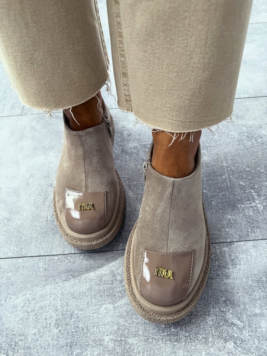 Women's side zipper ankle boots