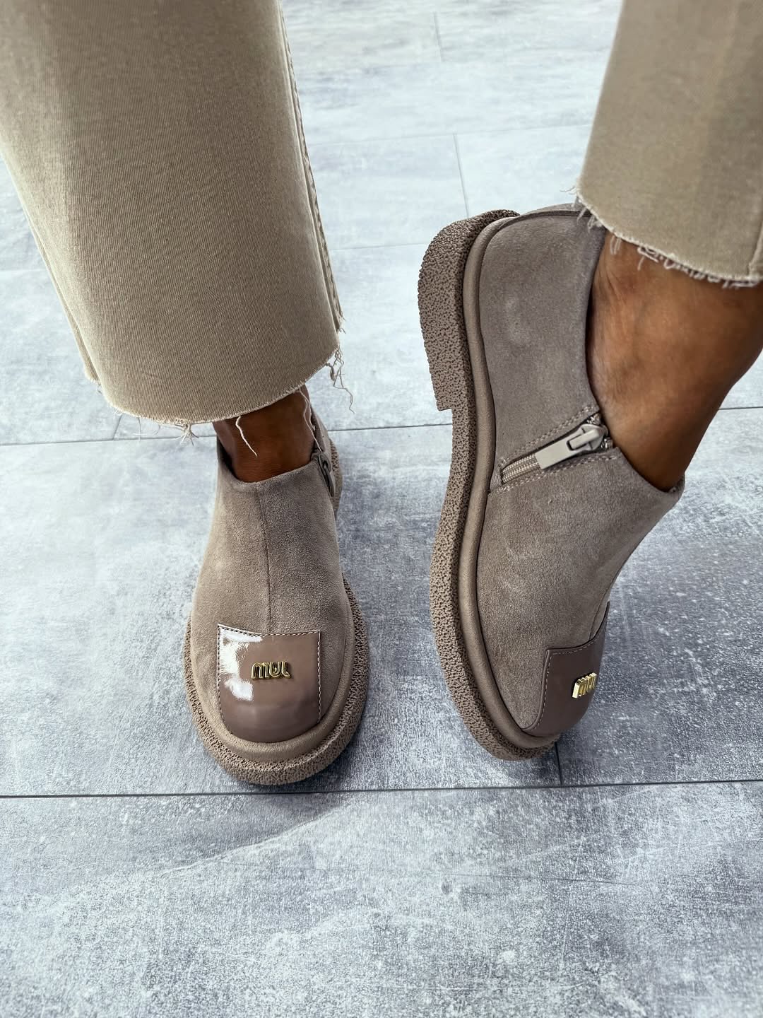 Women's side zipper ankle boots