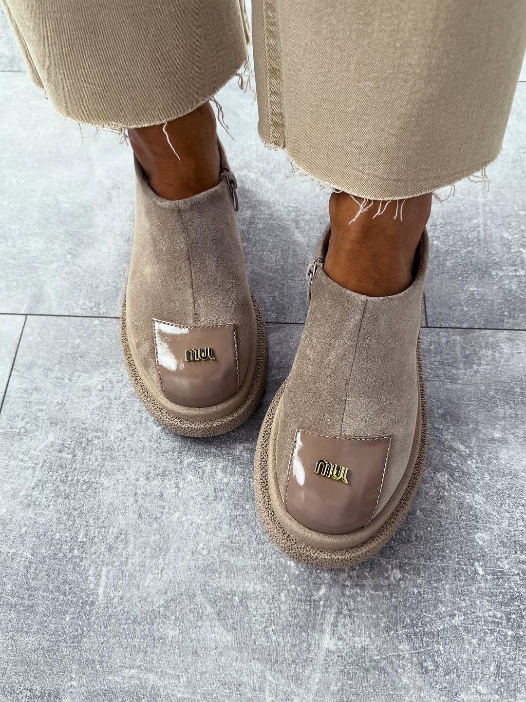 Women's side zipper ankle boots