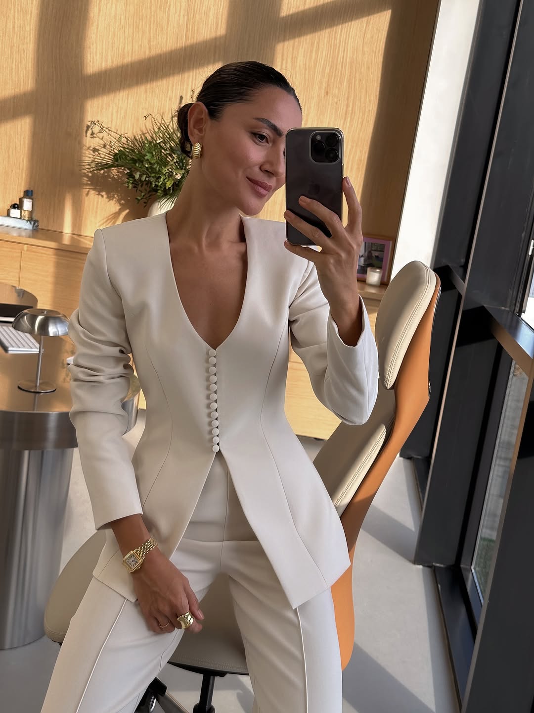 Button-down V-neck jacket and straight-leg pants suit