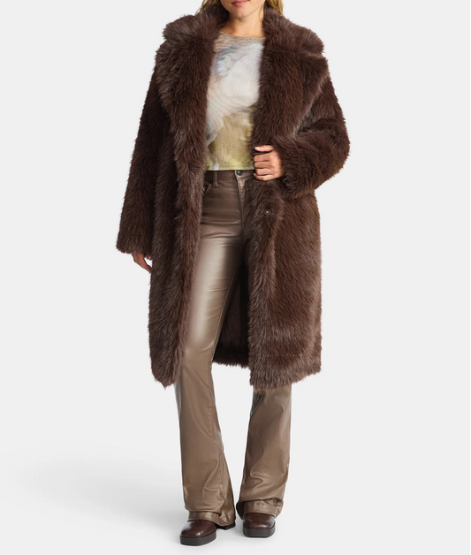 Women's oversized faux fur coat